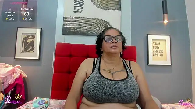 DinaDIRTY online show from May 30, 10:05 pm