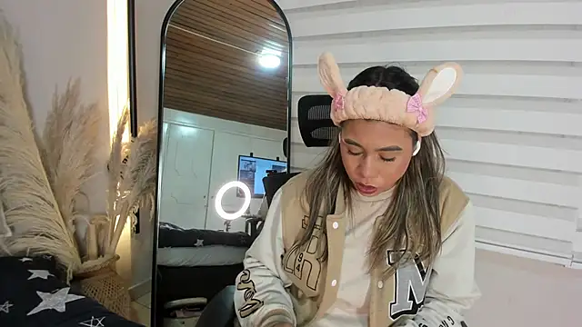 Rachell criss online show from October 26, 4:08 am