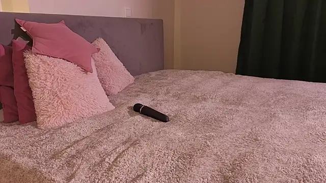 AvrilLeMell online show from March 31, 10:32 pm