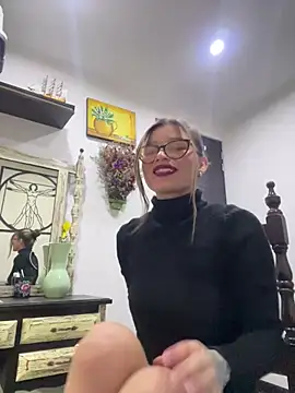 KoraSweett online show from February 6, 8:45 pm