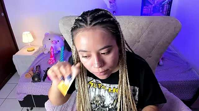 Nataliahenao69 online show from August 3, 5:29 pm