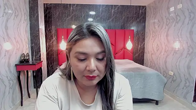 LatinaHoleQueen online show from March 9, 3:15 pm