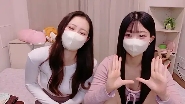 MOEMOE-Q online show from October 17, 4:10 pm