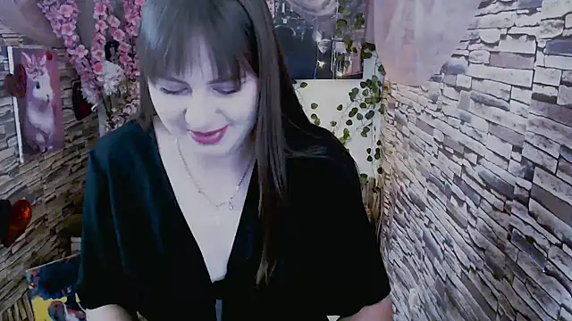 Amanda Bright  online show from September 29, 8:30 am