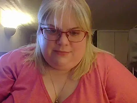 Kinkyhousewife83 online show from January 6, 7:50 pm