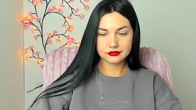 Lune Moon online show from February 6, 7:23 am