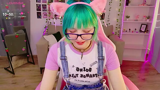 CoralineYoung online show from March 13, 7:31 am