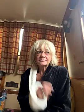 ladyboatlady online show from October 3, 7:24 am