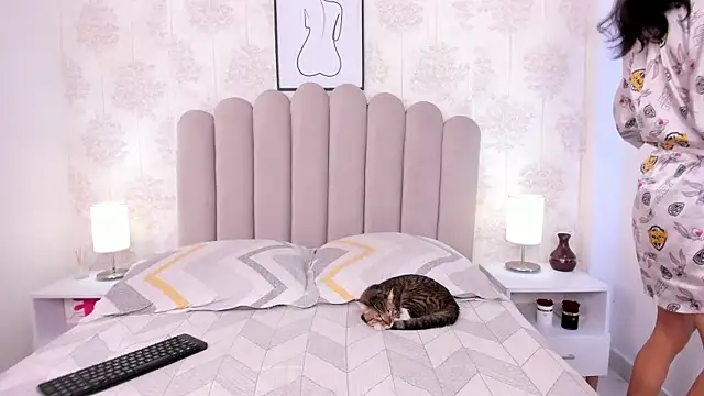 ShaynaHosk online show from November 29, 10:36 pm