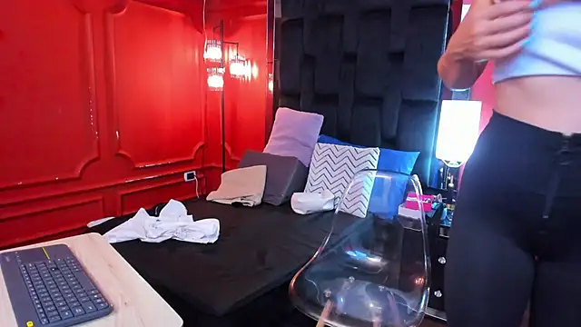 bellarivera  online show from March 26, 7:04 pm