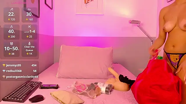 cutepetitee online show from March 16, 7:40 pm