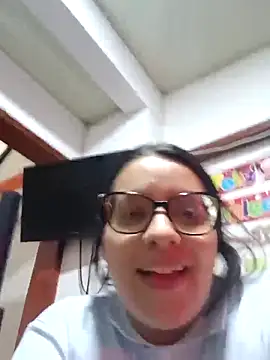 Vanesitacooper online show from October 15, 9:28 pm