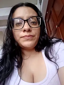 Vanesitacooper online show from October 11, 6:10 pm