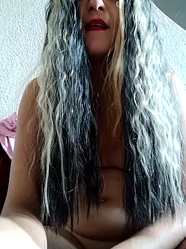 Themaskedgirl21 online show from September 23, 3:10 pm