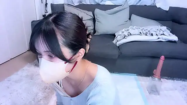 moemilk online show from November 8, 1:38 pm