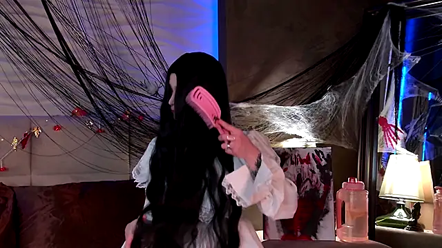 Snapshot of AriWild chatting on October 31, 5:20 am AriWild online show from October 31, 5:20 am