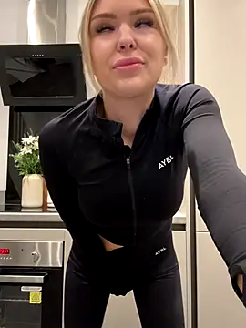 lolableux online show from November 18, 5:14 pm