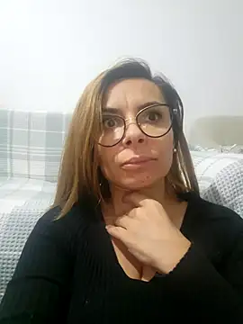 Snapshot of Victoria_Vergara chatting on October 1, 4:23 pm Victoria Vergara online show from October 1, 4:23 pm