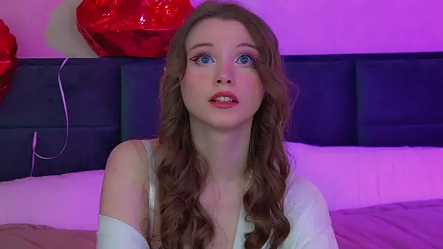 KeiraAsti online show from February 15, 6:27 am