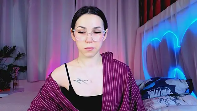 -CindyLou online show from February 7, 5:00 am