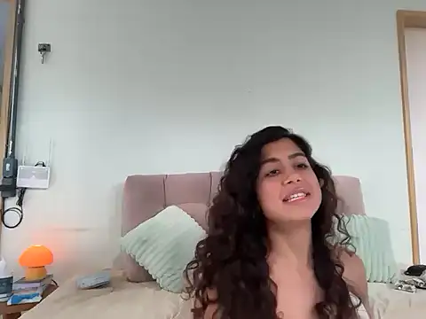deusaludovica online show from May 28, 6:39 pm