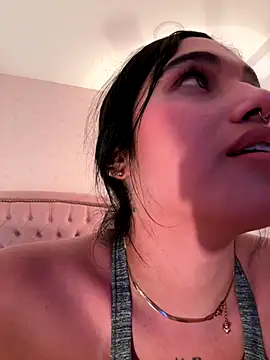 Bella  Wood online show from November 13, 7:57 pm