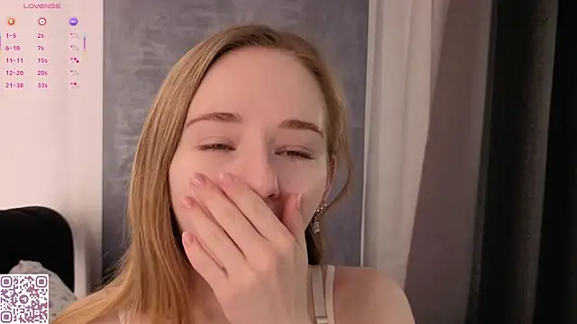 ElvinaRose online show from November 3, 2:04 am