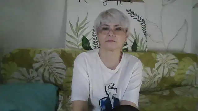 Catty Lady online show from November 13, 9:25 pm