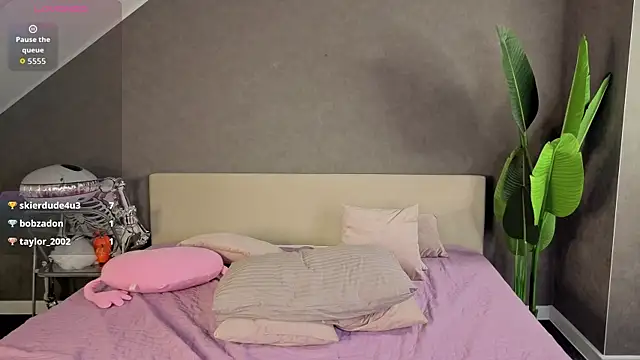 Carrie Roberts online show from October 31, 10:30 am