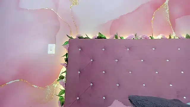 violet taylor  online show from April 8, 2:14 am