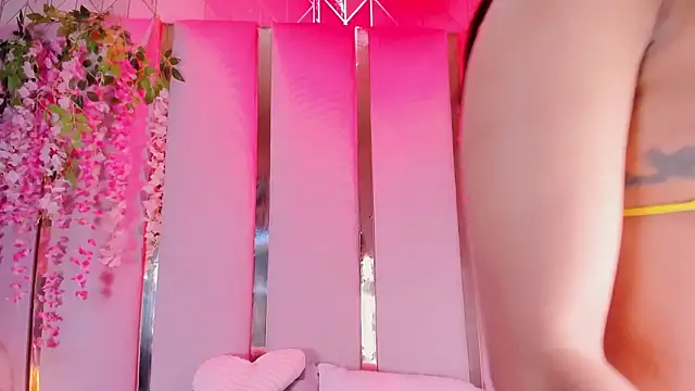 EmmaWilliam1 online show from February 21, 6:36 am