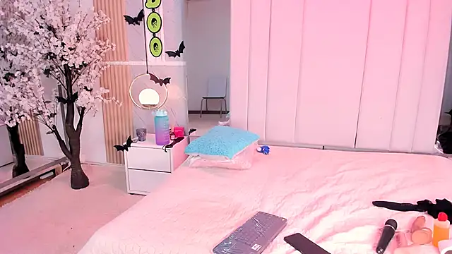 EmmaWilliam1 online show from October 8, 7:24 am