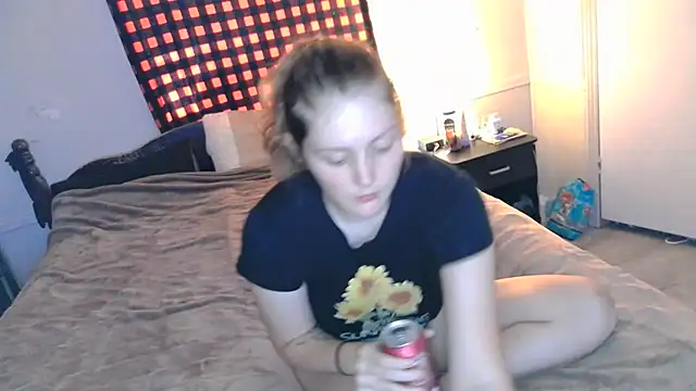 XxMidnightMysteryxX online show from September 17, 5:55 pm