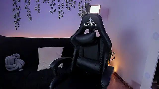 sara doll77 online show from March 7, 5:31 pm