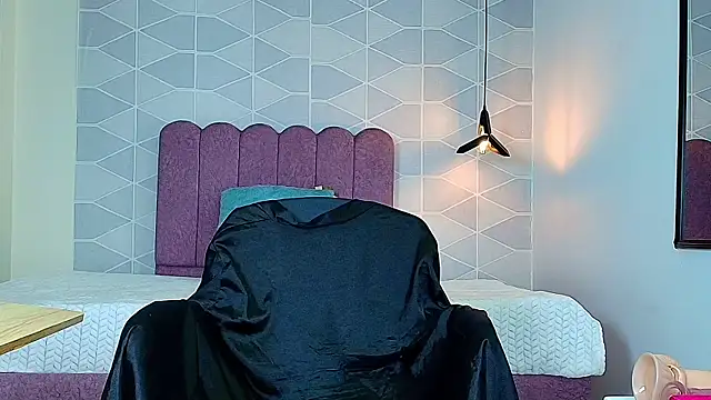 Aly Loving online show from December 1, 8:33 pm