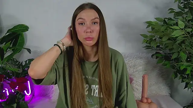 AlysonHuxley  online show from March 5, 6:59 pm