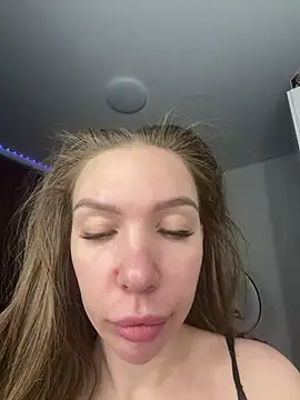 AlysonHuxley  online show from February 5, 12:24 am