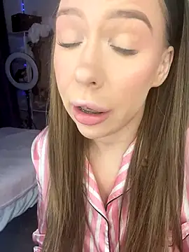 Snapshot of AlysonHuxley_ chatting on September 19, 9:47 pm AlysonHuxley online show from September 19, 9:47 pm
