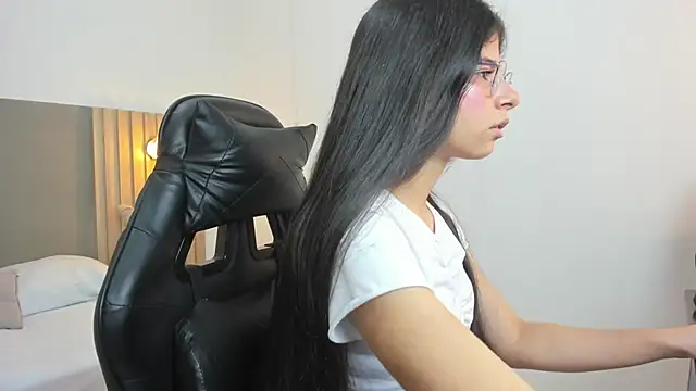 carlina 15 online show from November 10, 12:11 pm