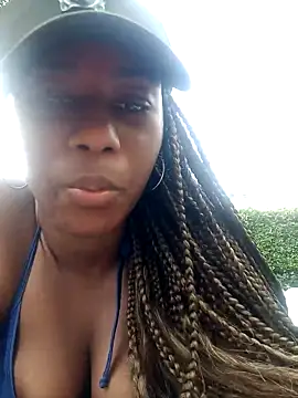 MONIQUE-LAMOUR online show from March 1, 7:35 pm