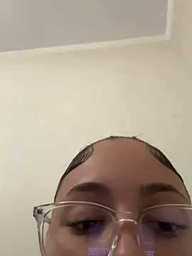 babykalirose online show from November 1, 6:17 am