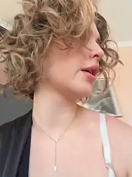 KellyKeler online show from March 6, 11:49 am