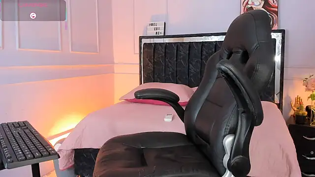 SwettRenata  online show from February 7, 1:15 pm