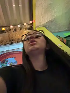 Michelle Zoe online show from June 13, 12:52 am