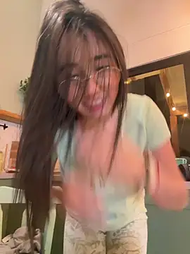 Michelle Zoe online show from April 9, 4:37 am