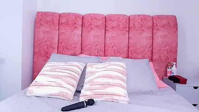 emmacurvy online show from November 7, 3:23 am