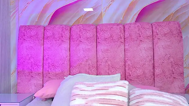 emmacurvy online show from March 27, 3:30 am