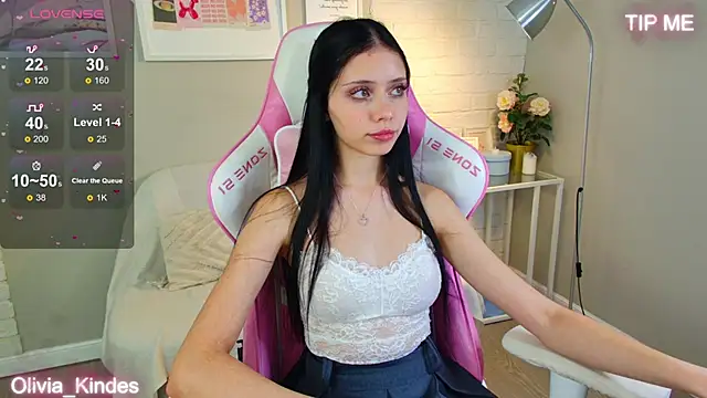 Olivia Kindes online show from October 20, 5:05 pm