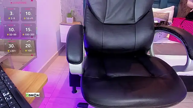 susanasmith18 online show from January 17, 7:43 pm