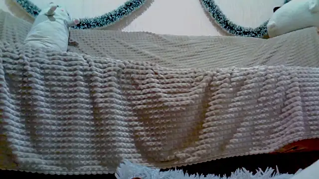 Lily Ember online show from January 6, 8:01 pm